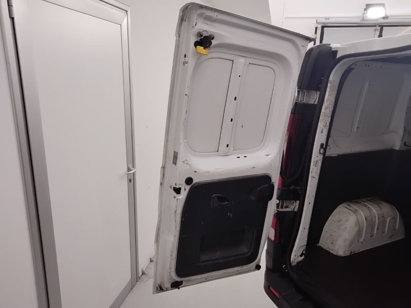 GuidiCar - OPEL Vivaro 2017 Vivaro L1H1 29 1.6 cdti 120cv Essentia E6 Usato