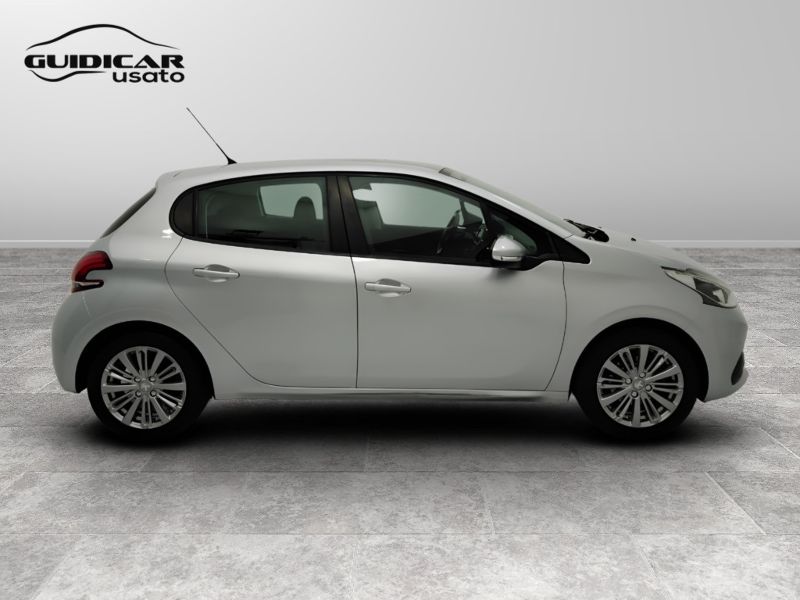 GuidiCar - PEUGEOT 208 2018 208 1.2 puretech Allure 82cv 5p Usato