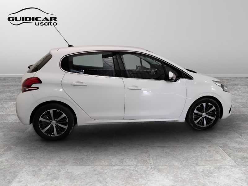 GuidiCar - PEUGEOT 208 2017 208 1.6 bluehdi Active 75cv 5p Usato