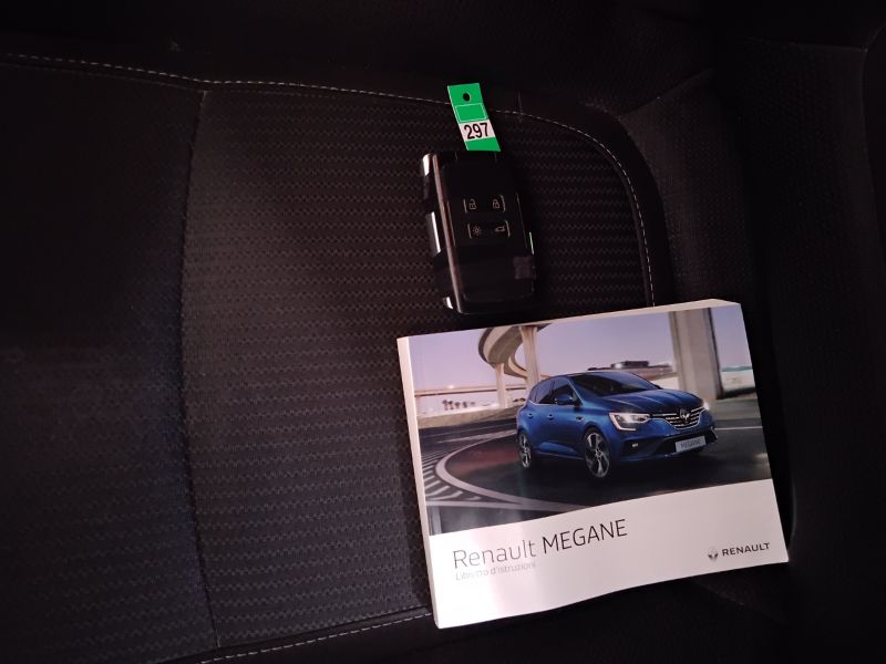GuidiCar - RENAULT Megane 2021 Megane Sporter 1.5 blue dci Business 115cv Usato