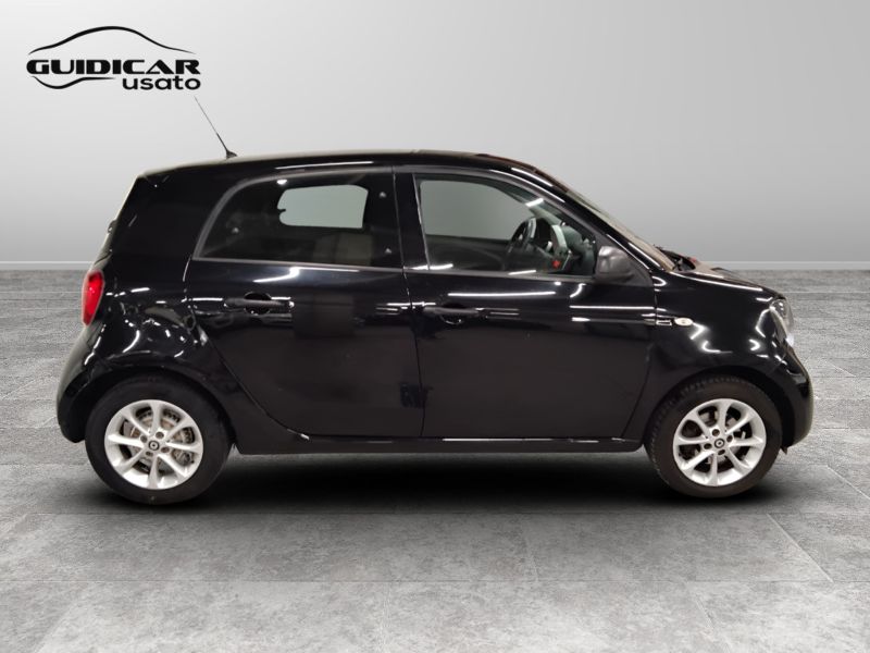 GuidiCar - SMART Forfour 2019 Forfour 1.0 Superpassion 71cv Usato