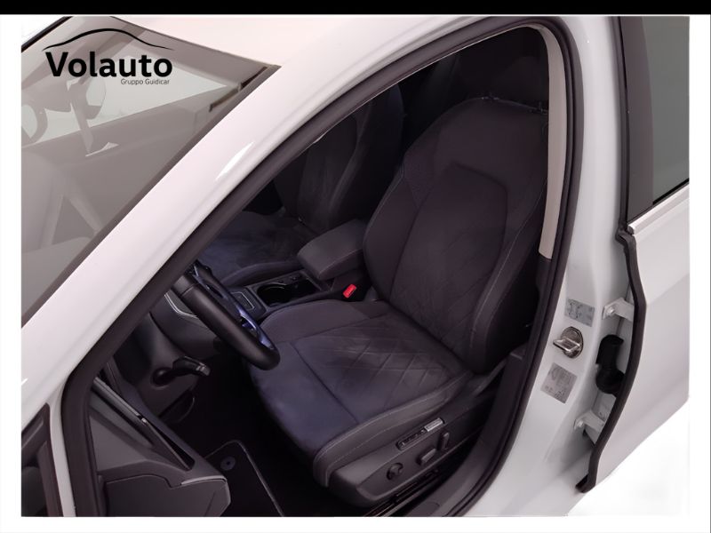 GuidiCar - VOLKSWAGEN Golf 2020 Golf 2.0 tdi scr Style 115cv Usato