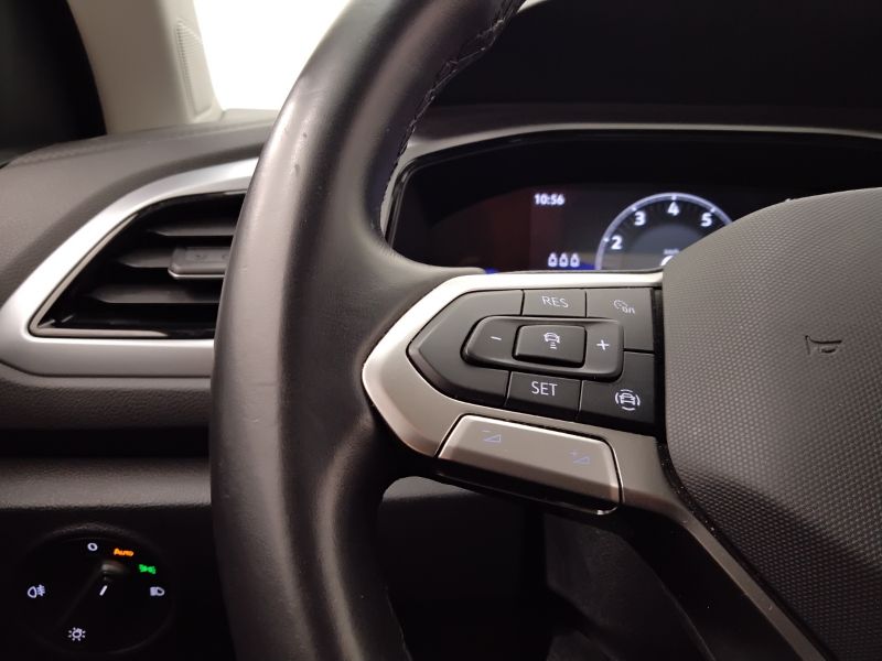 GuidiCar - VOLKSWAGEN T-Roc 2023 T-Roc 1.0 tsi Life Usato