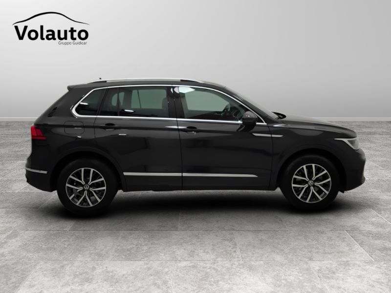 GuidiCar - VOLKSWAGEN Tiguan 2023 Tiguan 1.5 tsi act Life 150cv dsg Usato