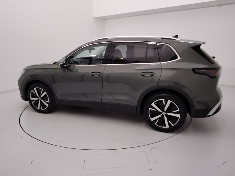 GuidiCar - VOLKSWAGEN Tiguan 2024 Tiguan 1.5 etsi evo Elegance 150cv dsg Aziendale