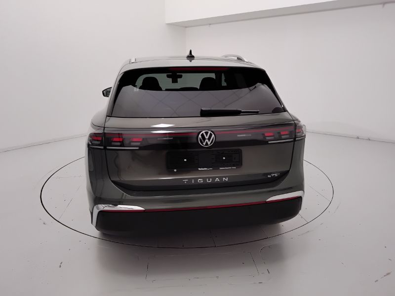 GuidiCar - VOLKSWAGEN Tiguan 2024 Tiguan 1.5 etsi evo Elegance 150cv dsg Aziendale