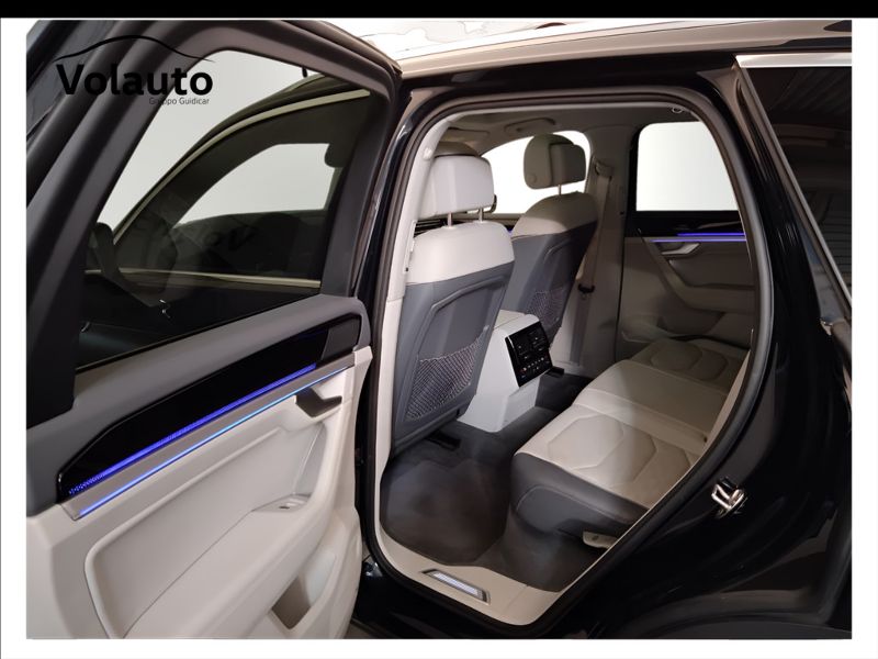 GuidiCar - VOLKSWAGEN Touareg 2021 Touareg 3.0 V6 tdi Elegance R-Line Exterior Pack 231cv tiptronic Usato