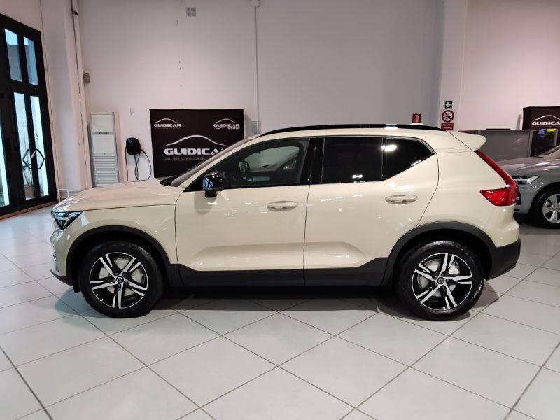 GuidiCar - VOLVO XC4 2024 XC40 PLUS DARK B3 AUT Aziendale