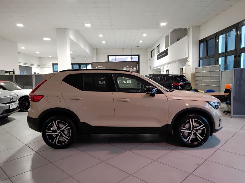 GuidiCar - VOLVO XC4 2024 XC40 PLUS DARK B3 AUT Aziendale