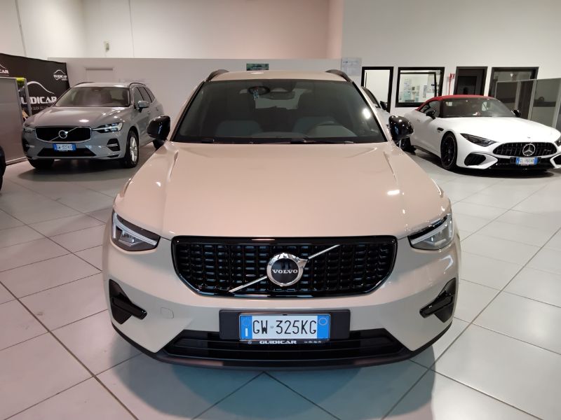 GuidiCar - VOLVO XC4 2024 XC40 PLUS DARK B3 AUT Aziendale