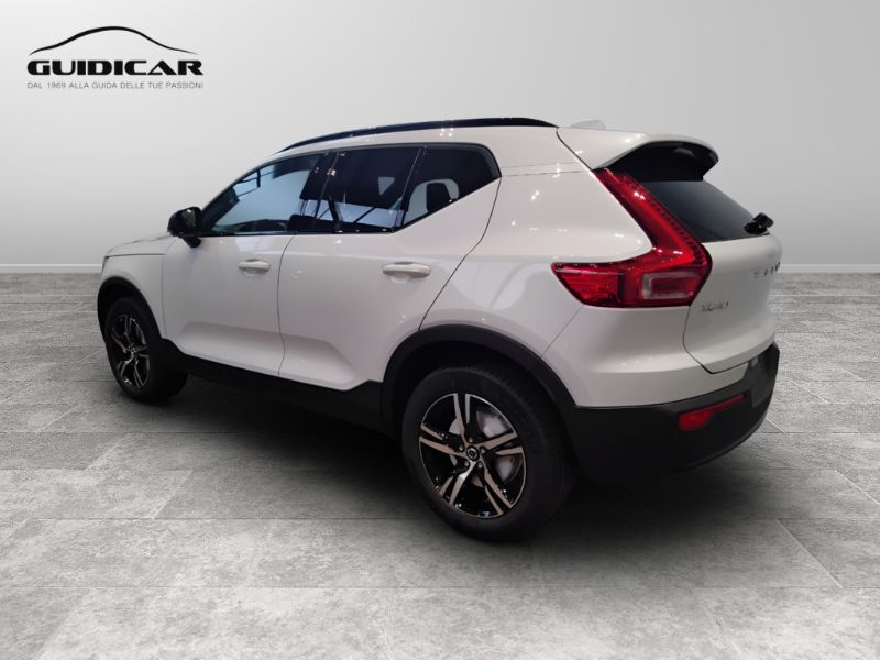 GuidiCar - VOLVO XC40 1 XC40 PLUS DARK B3 AUT Nuovo