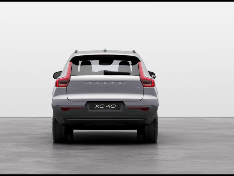 GuidiCar - VOLVO XC40 1 XC40 PLUS DARK B3 AUT Nuovo