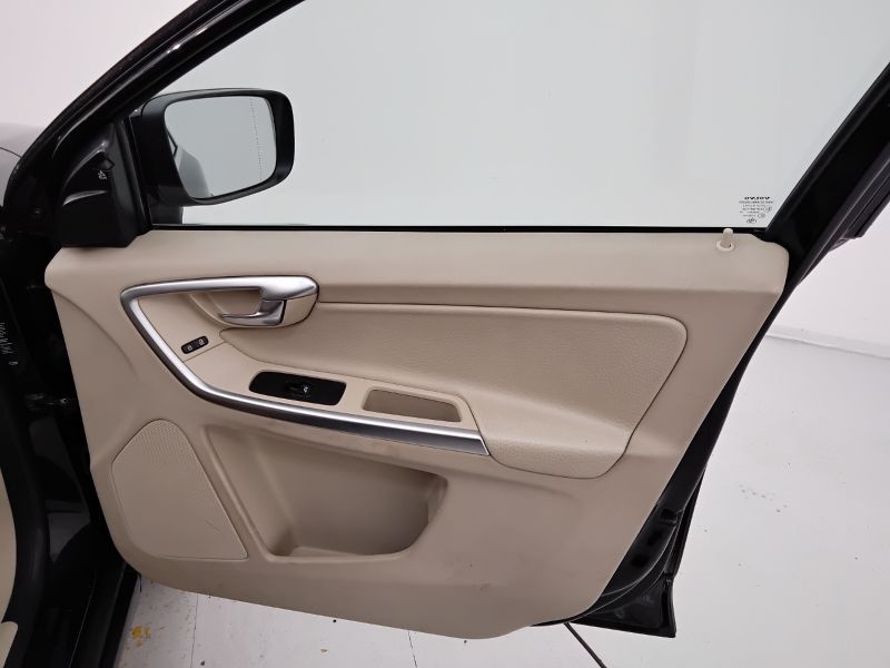 GuidiCar - VOLVO XC60 2009 XC60 2.4 D5 Momentum awd 205cv auto Usato