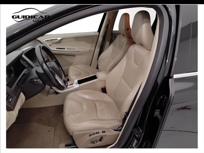 GuidiCar - VOLVO XC60 2009 XC60 2.4 D5 Momentum awd 205cv auto Usato