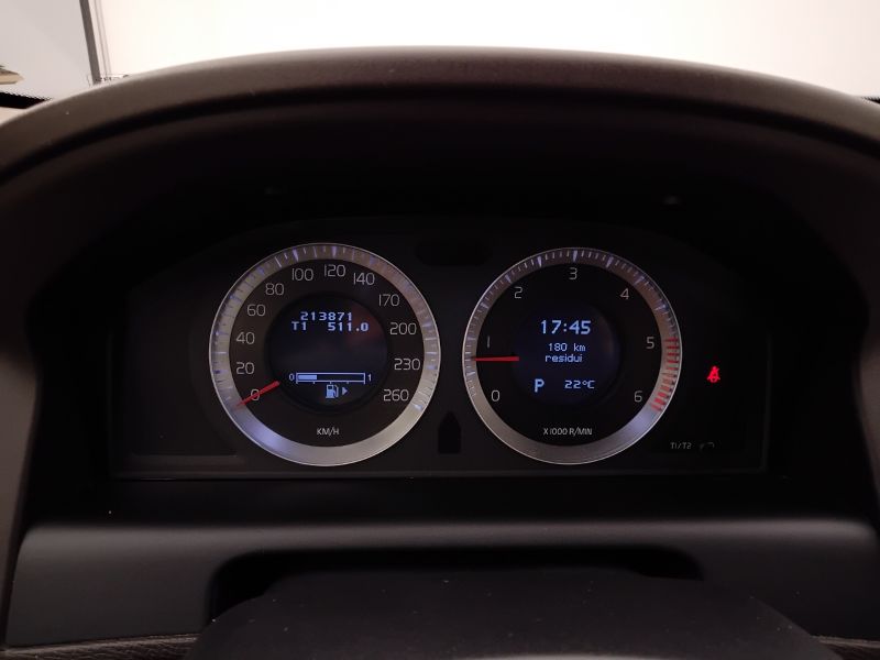 GuidiCar - VOLVO XC60 2009 XC60 2.4 D5 Momentum awd 205cv auto Usato