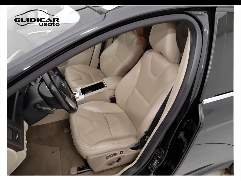 GuidiCar - VOLVO XC60 2009 XC60 2.4 D5 Momentum awd 205cv auto Usato